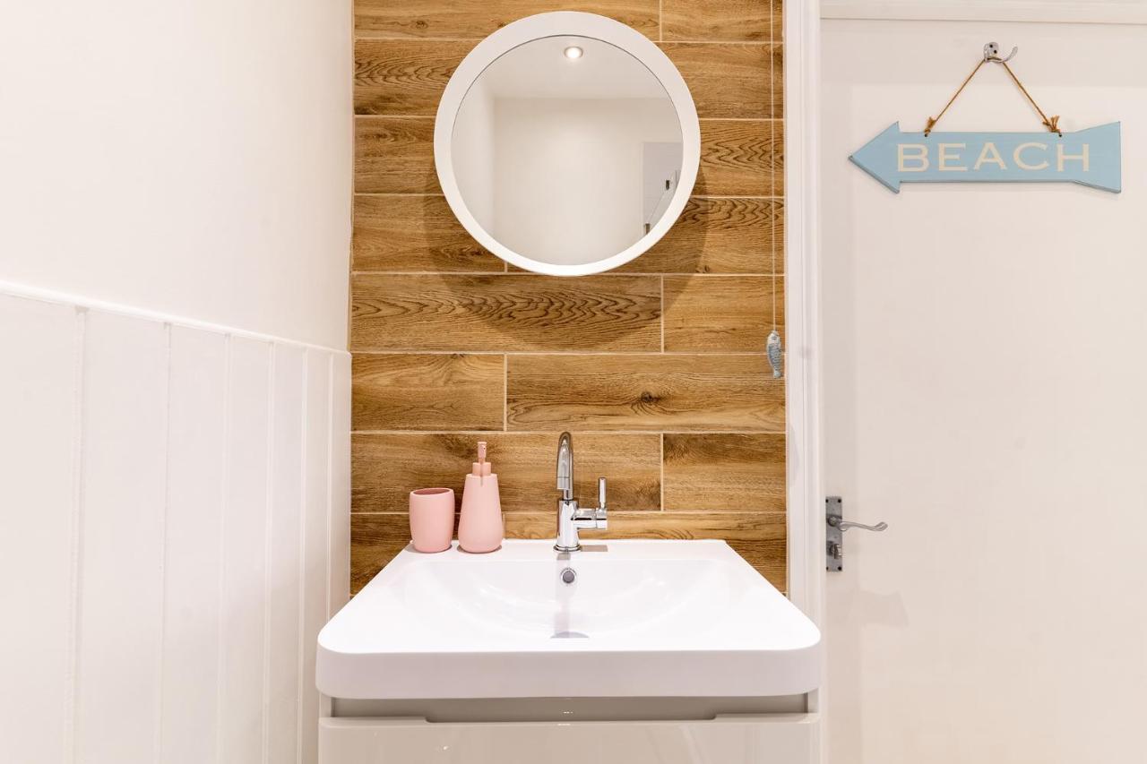 Stowaways Loft Apartment Whitby Ngoại thất bức ảnh