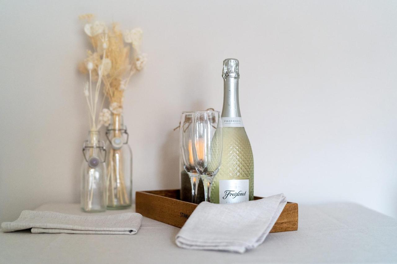Stowaways Loft Apartment Whitby Ngoại thất bức ảnh